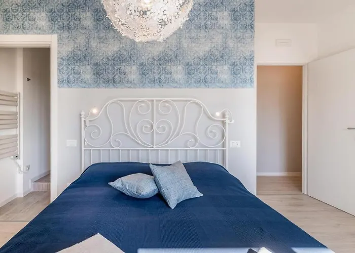 Family & Friends Rooms